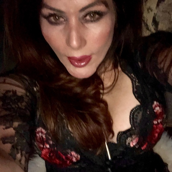 Posher’s Closet & Boutique - Picture 4 of 8